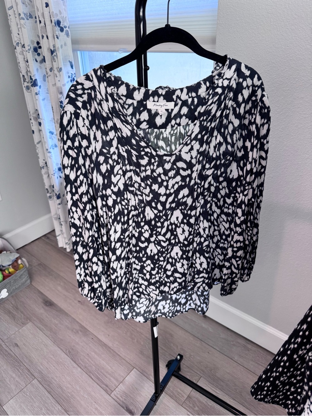Black & White Printed V-Neck Blouse by Monday Eve